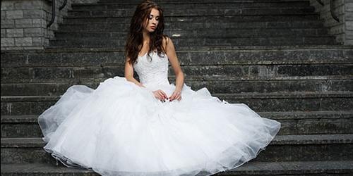 Ver uma esposa com um vestido de noiva num sonho
 86
