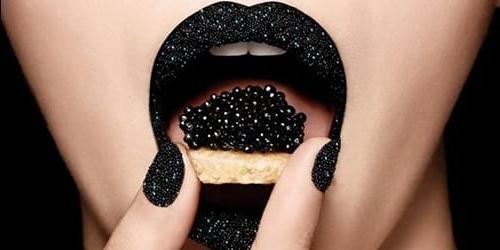 Comer caviar preto num sonho
 8214