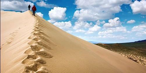 Com que sonha uma montanha de areia?