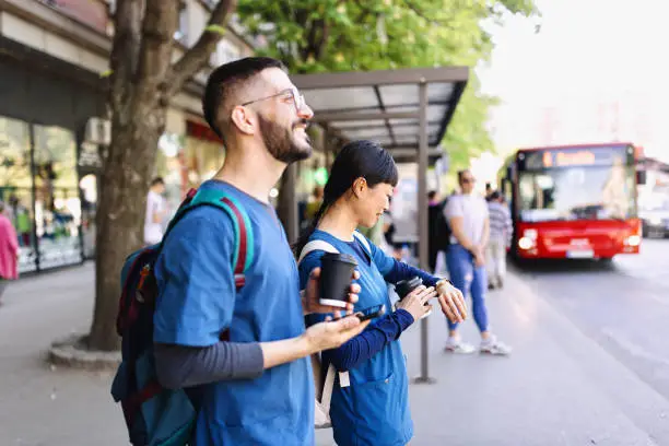 Interpretação dos Sonhos com Ônibus: Sabedoria dos Oráculos