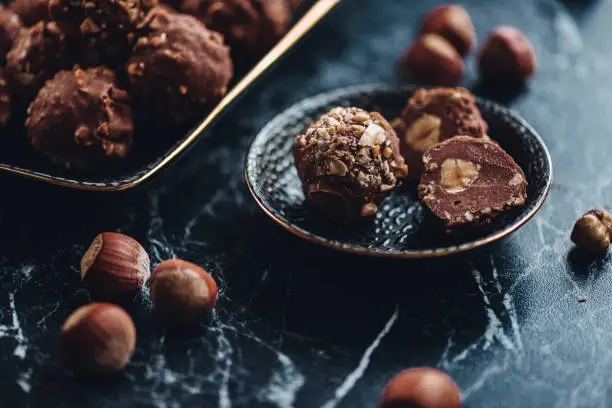 Interpretação dos Sonhos com Chocolate: Perspectivas dos Sonhos de Miller, Vanga, Freud e do Sonhador Muçulmano