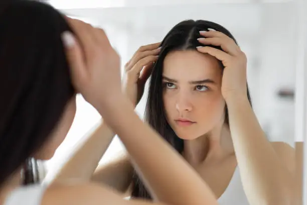 Interpretação dos Sonhos: Dandruff como Símbolo de Preocupações e Transformações