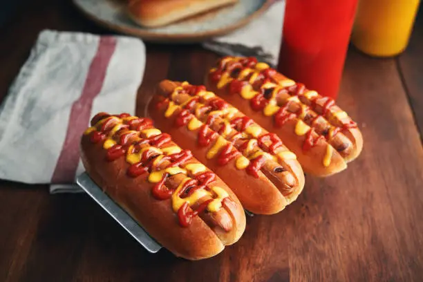 Interpretação do Sonho com Hotdog: Perspectivas dos Sonhos de Miller, Vanga, Freud e do Sonhador Muçulmano