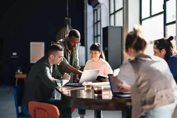 Sonhos Sobre Trabalho: Interpretações de Oráculos e Sonhadores