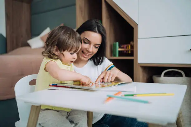 Interpretação dos Sonhos: Sonhar com uma Babá