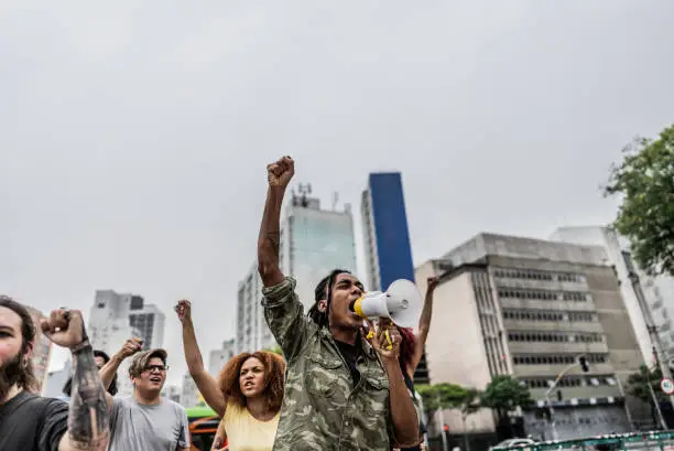 Interpretação dos Sonhos sobre Protestos